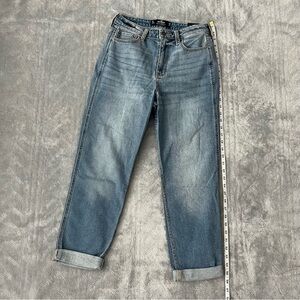 Hollister Ultra High-Rise Mom Jeans
